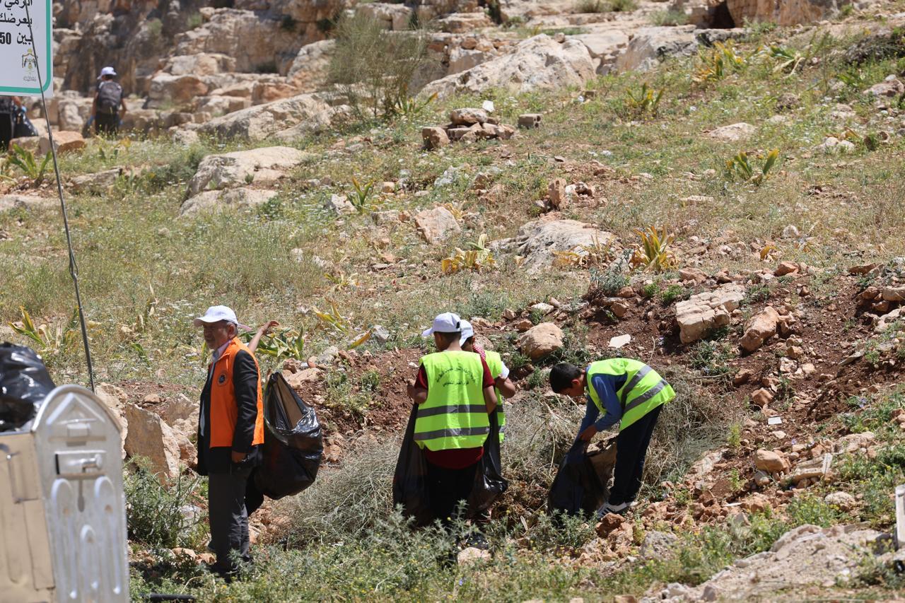 《السياحة والآثار》 تنفذ حملات نظافة في منطقة الجدعة ومقام النبي شعيب بالبلقاء