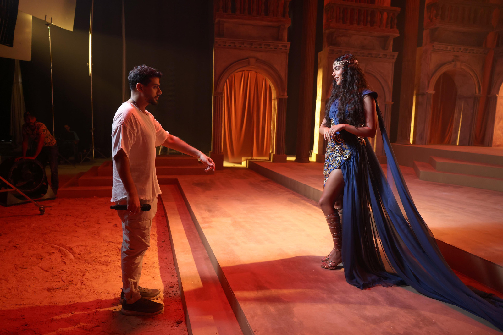 إيمان منصور بصورة تاريخية عصرية تهزّ المنصّات