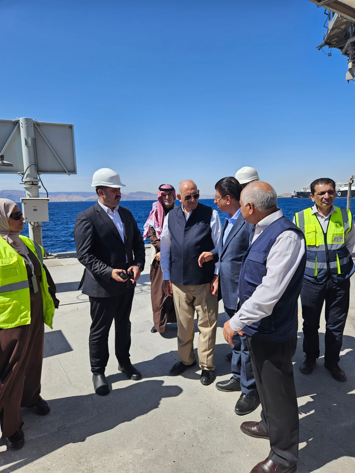 الذنيبات يتفقد ميناء الفوسفات في العقبة: 6 بواخر قيد التحميل وتوجه لإنشاء ميناء عائم لتصدير الفوسفات